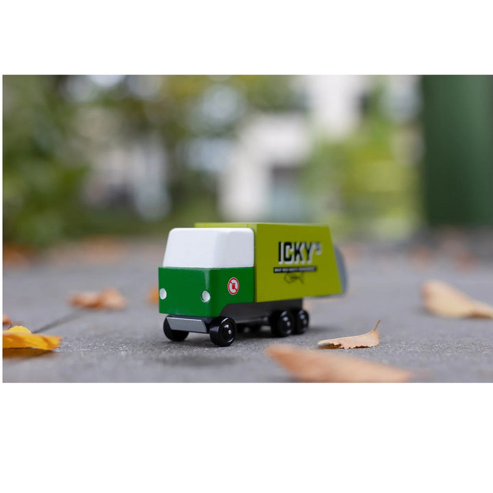 Camion poubelle vert