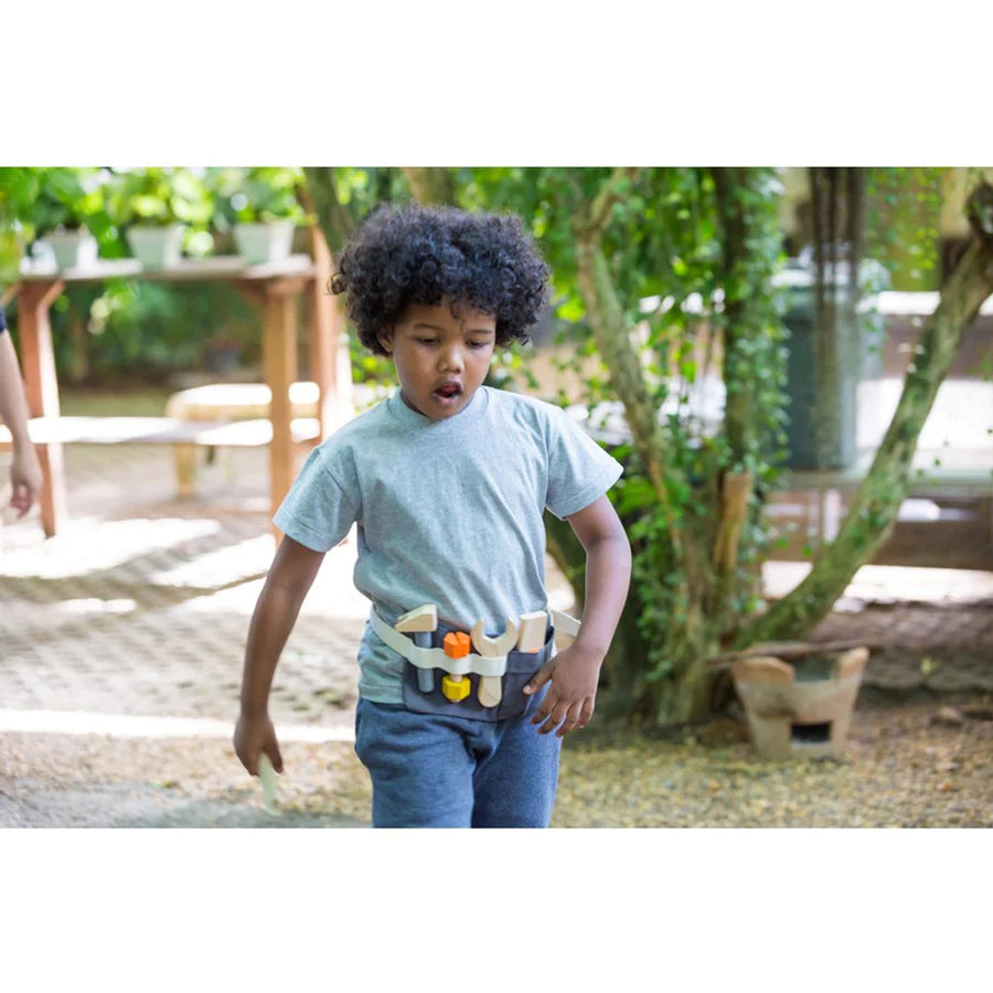 Enfant avec Ceinture d’outils
