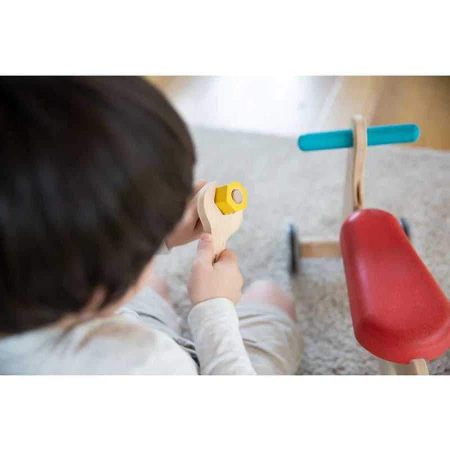 enfant avec Ceinture d’outils