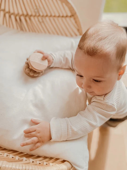 Bébé avec Clochette en bois