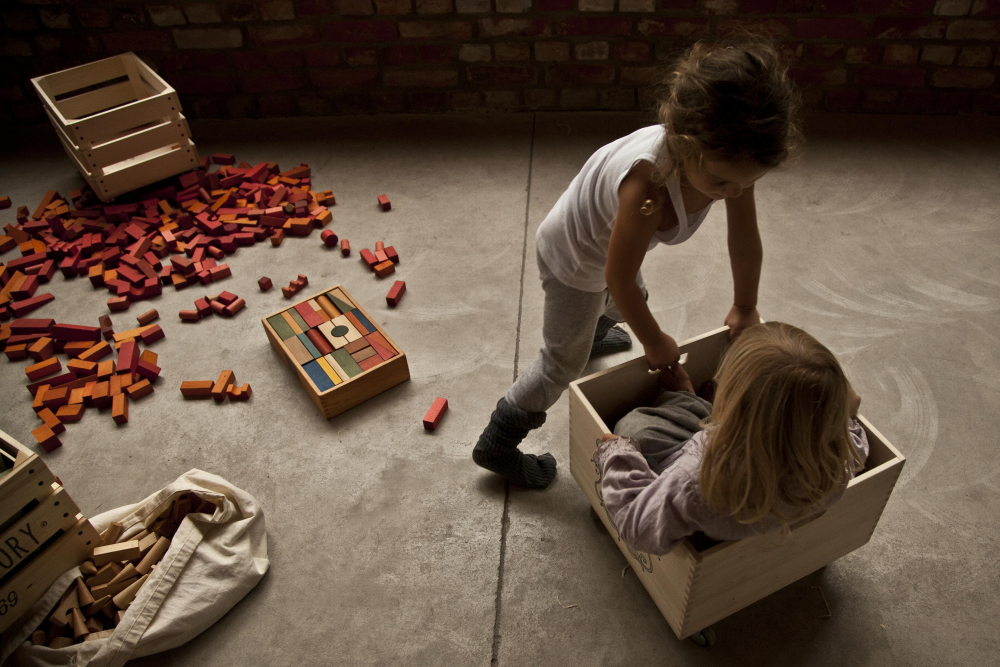 Enfants avec Ensemble de 54 blocs en bois