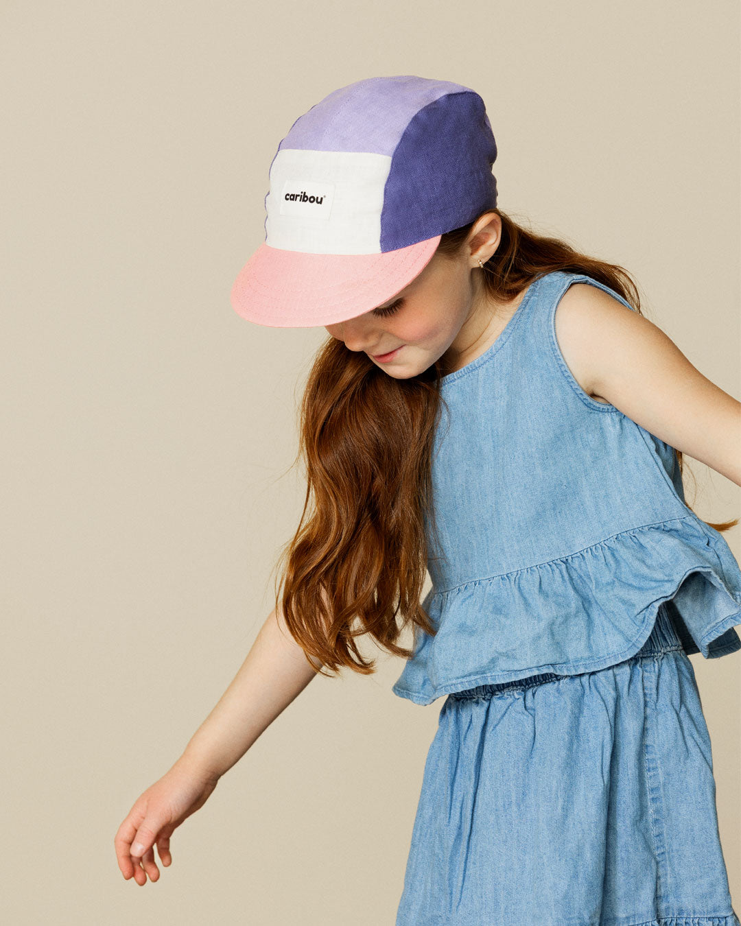 Fille avec Casquette en lin Caribou violet, beige et rose