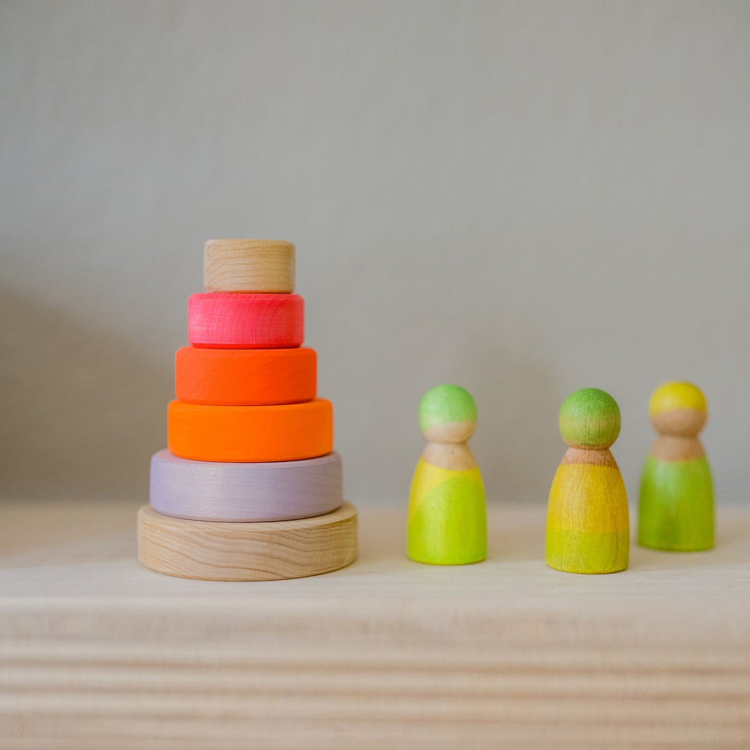 Petite pyramid conique en bois à empiler Rose fluo