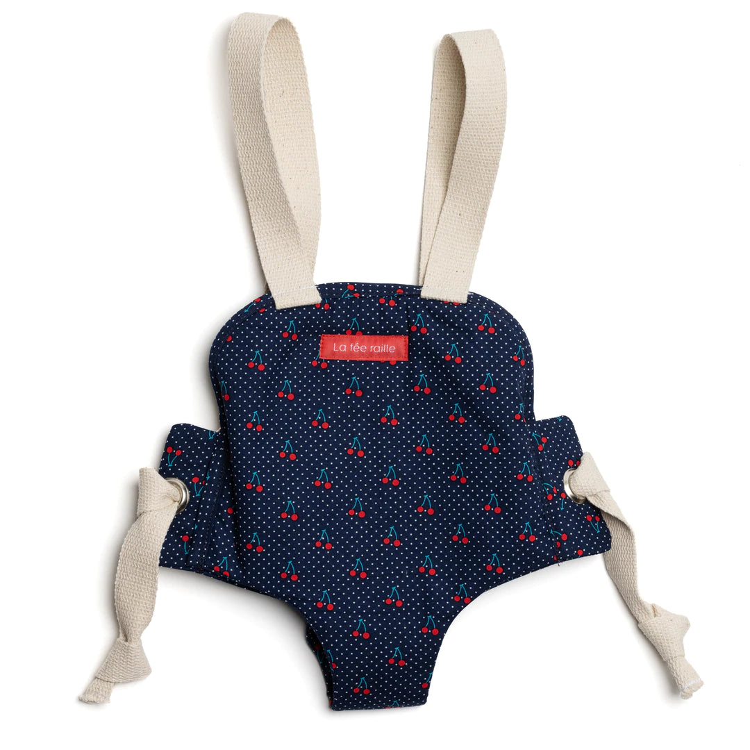 Porte-poupée en tissu bleu avec cerises