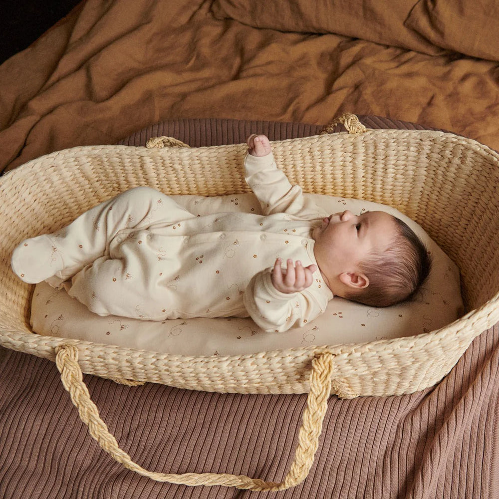 Bébé avec Pyjama à  pattes pour bébé en coton beige avec imprimé bourdons