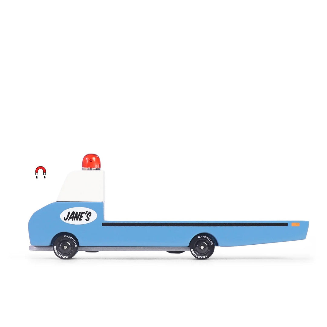 La Remorqueuse de Jane en bois bleu et blanc