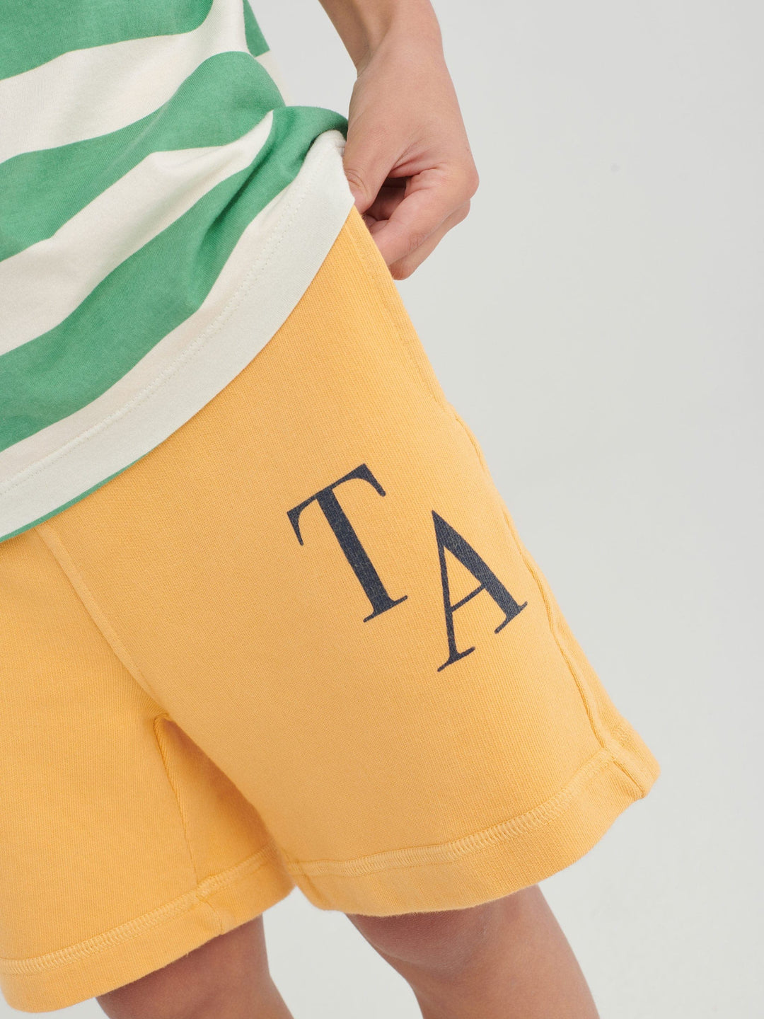 Shorts True Artist en coton jaune avec Logo TA