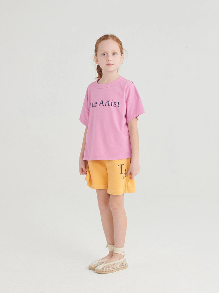 Fille avec Shorts True Artist en coton jaune avec Logo TA