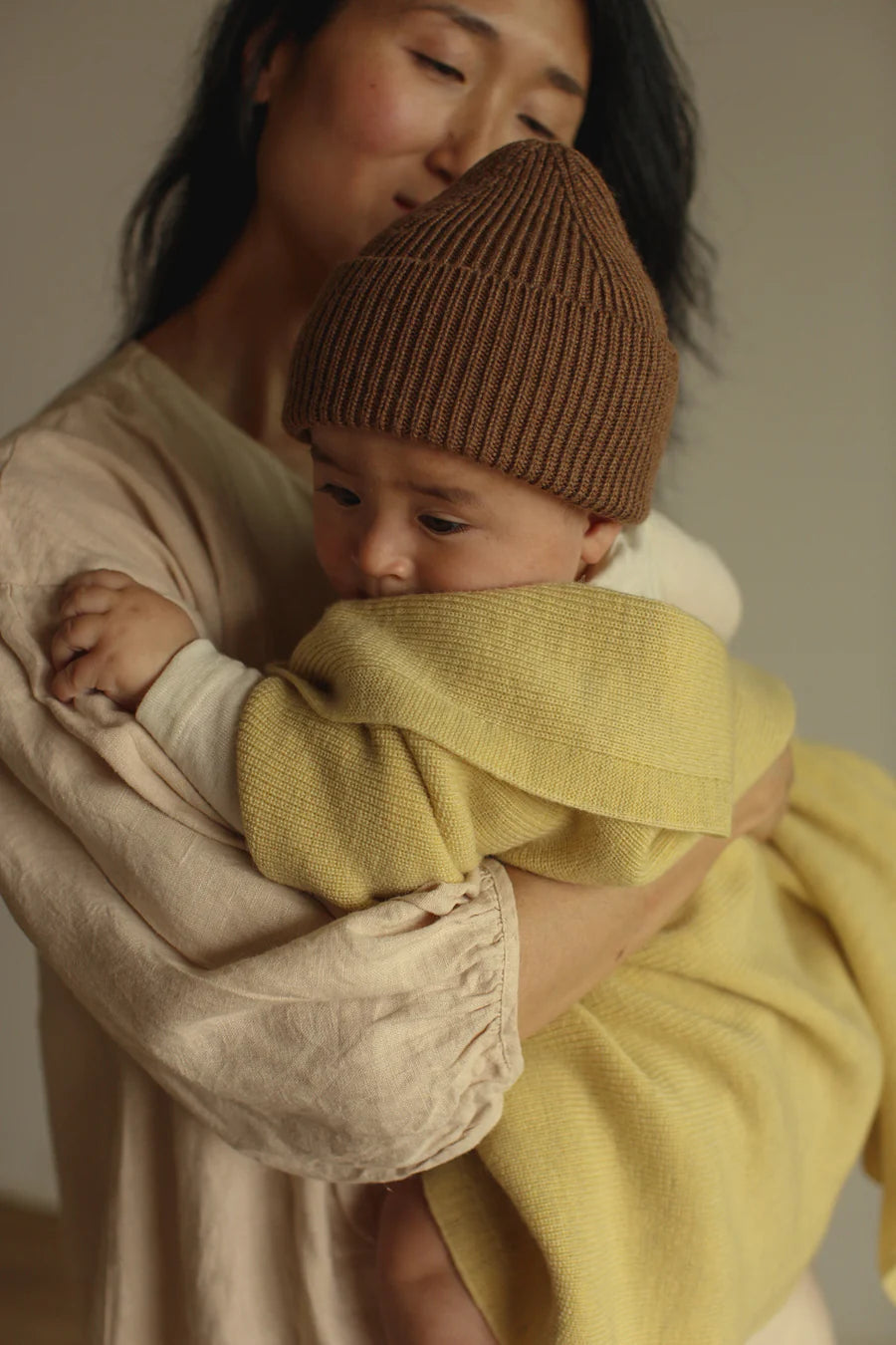 Maman et bébé avec Hvid Tuque en mérinos Fonzie