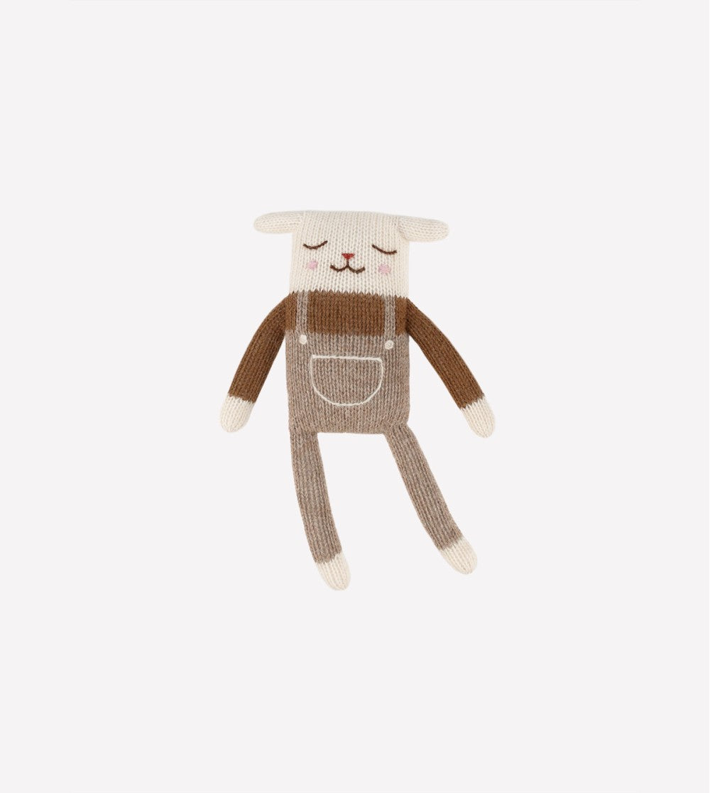 Petit agneau en tricot avec Salopette avoine