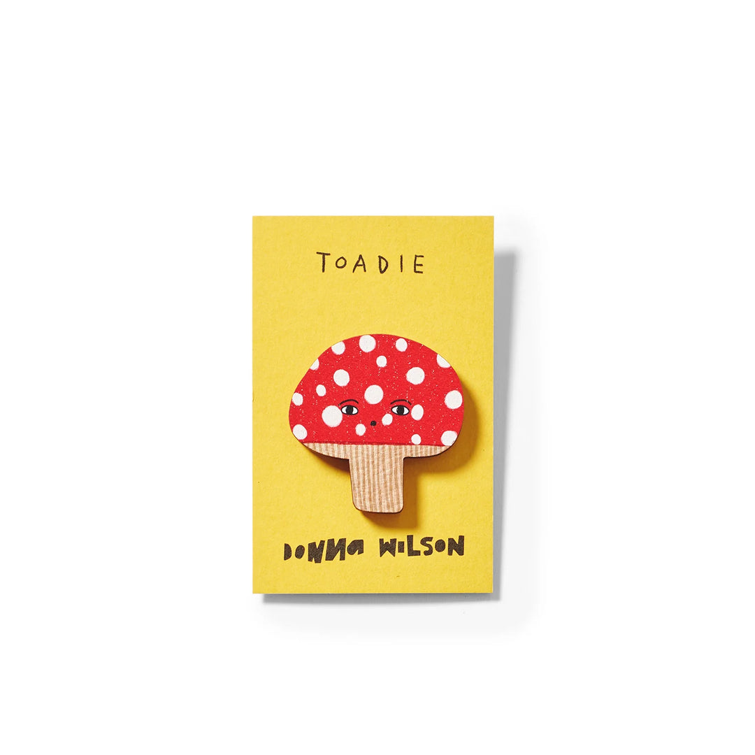 Badge à épingle en bois en forme de champignon Donna Wilson