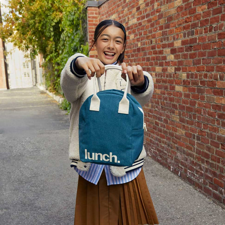Fille avec Boîte à lunch en coton bio cypress