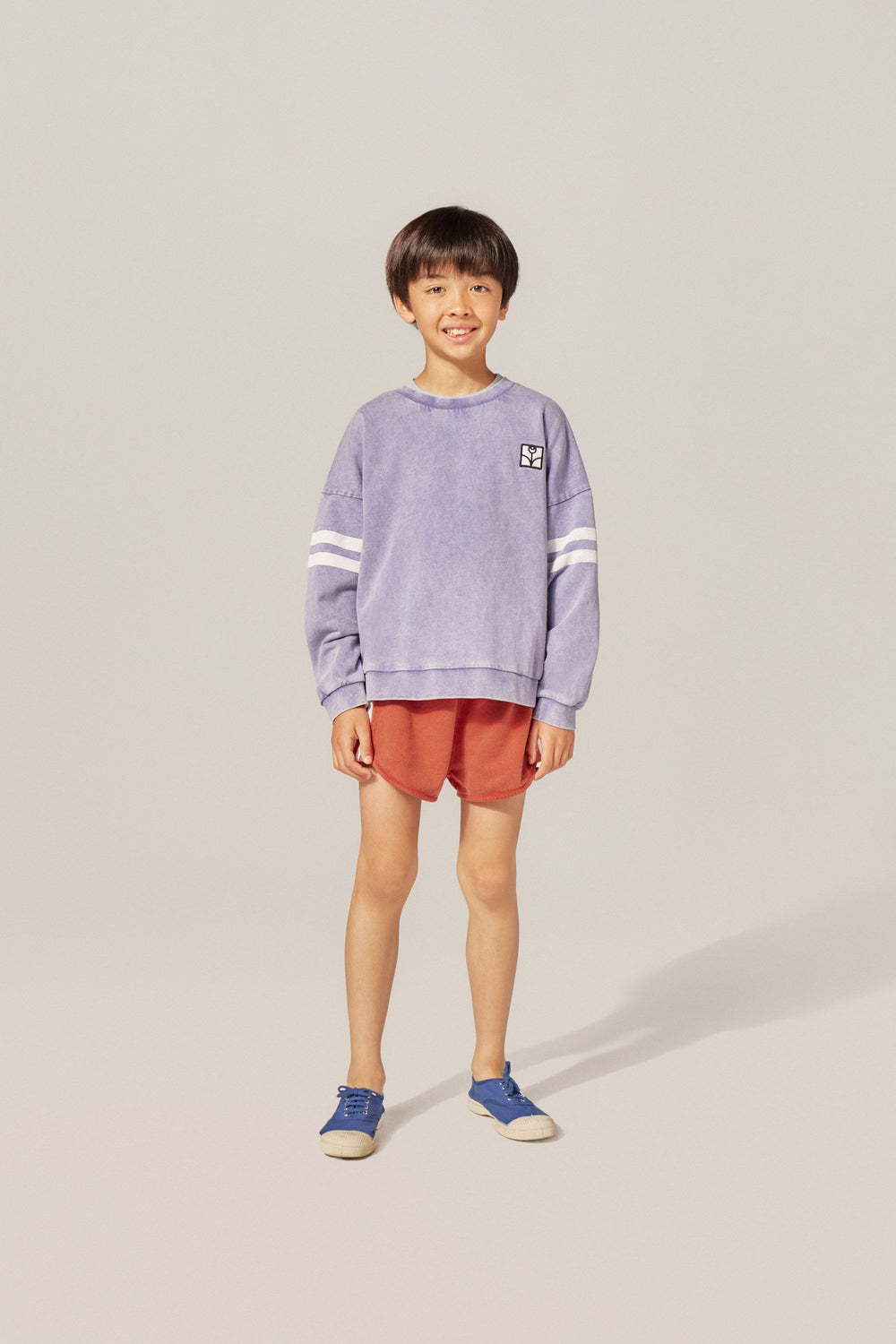 Garçon avec Chandail en coton bleu délavé