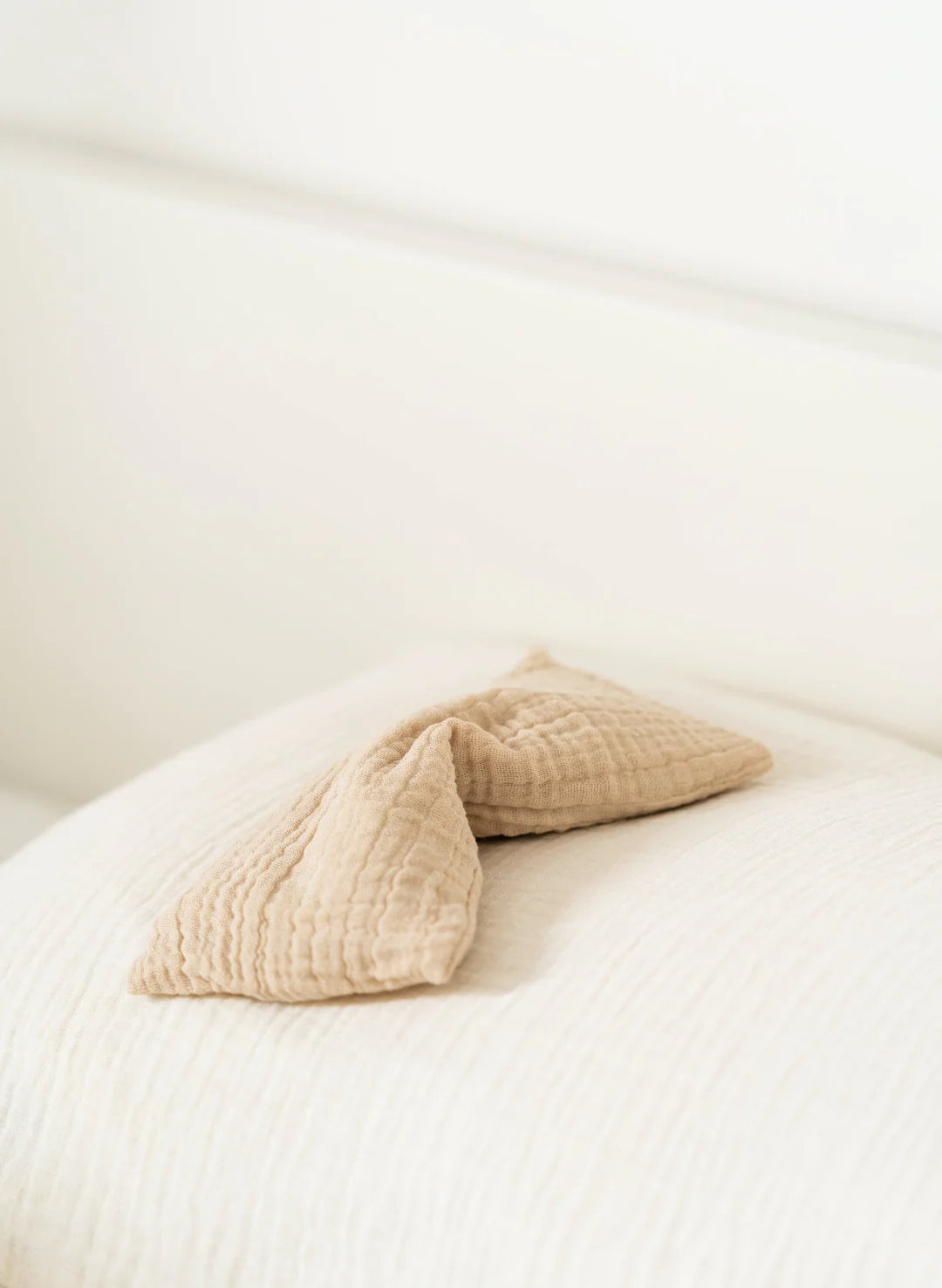 Coussin lesté pour les yeux en mousseline café au lait