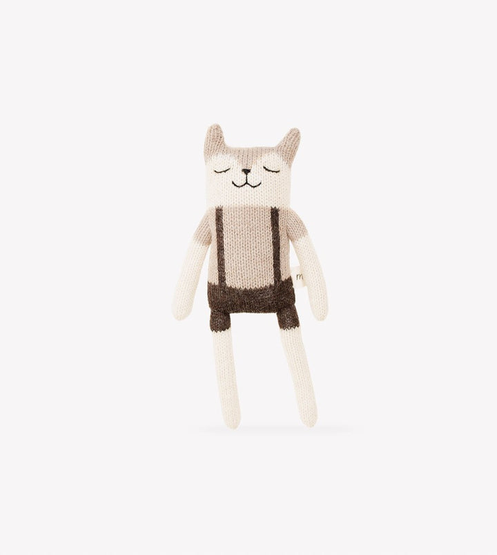 Petit faon tricoté en laine avec salopette