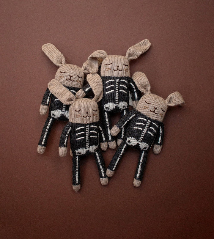 Petit lapins en tricot Squelette