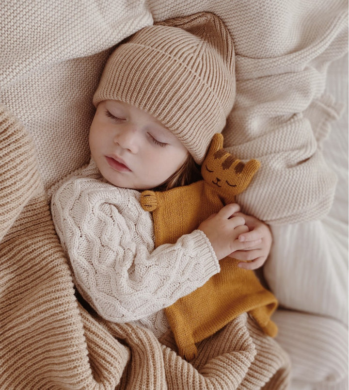 Bébé avec Doudou plat tricoté Tigre