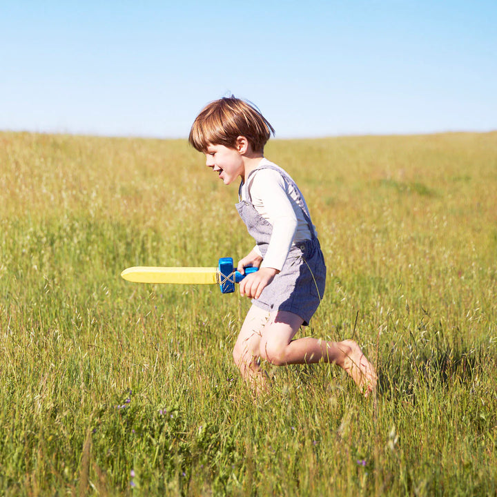 Enfant avec Épée souple en soie bleu et jaune
