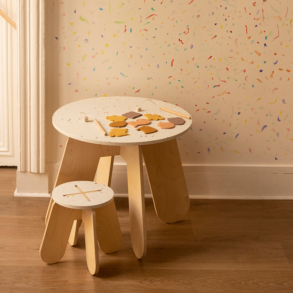 Jeu de pêche et de recyclage en bois sur un table