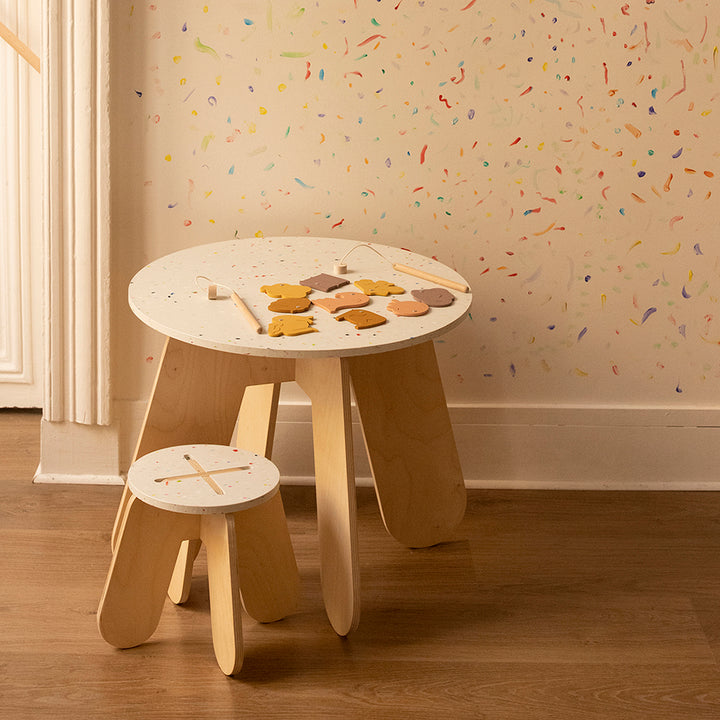 Jeu de pêche et de recyclage en bois sur un table