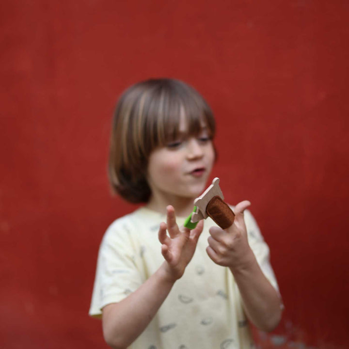 Enfant avec Marionnettes à doigt