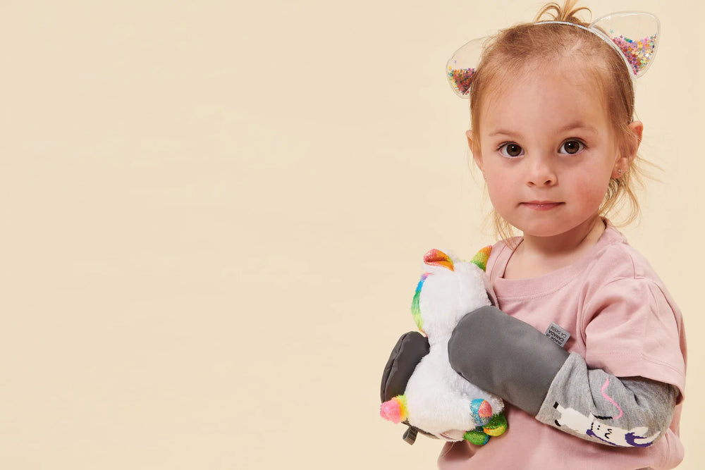 Fille avec Mitaines en nylon et coton gris avec licorne blanche