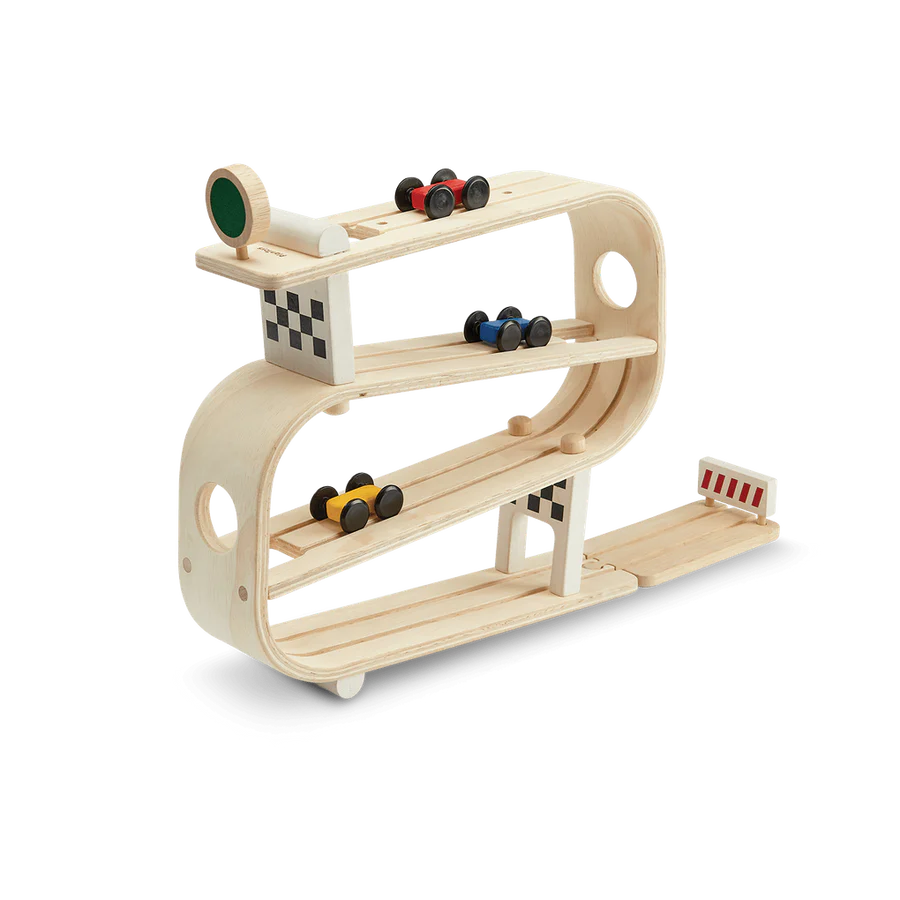 Rampe de course à étages en bois