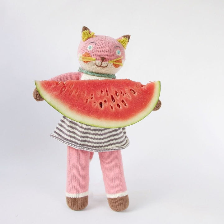 Peluche Suzette la renarde avec un morceau de pastèque