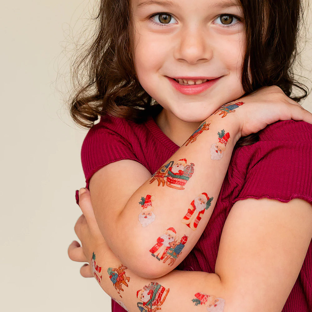 Enfant avec Tatouages temporaires Nicolas et ses rennes