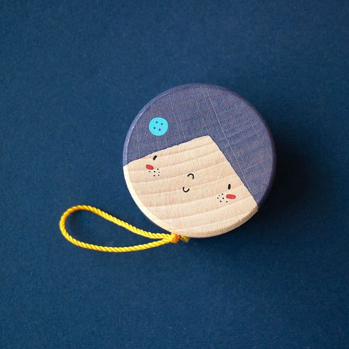 Yoyo en bois avec illustration de visage