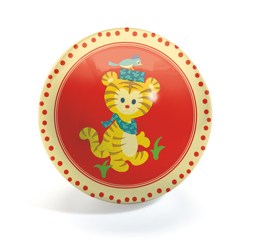 ballon de plastique djeco 12cm rouge avec un tigre red plastic ball with a tigger cartoon print