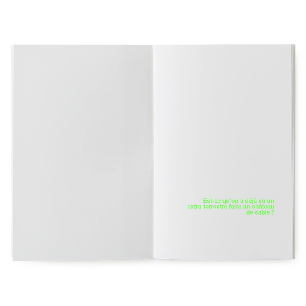 superéditions livre à illustrer que font les extraterrestres quand ils sont en vacances