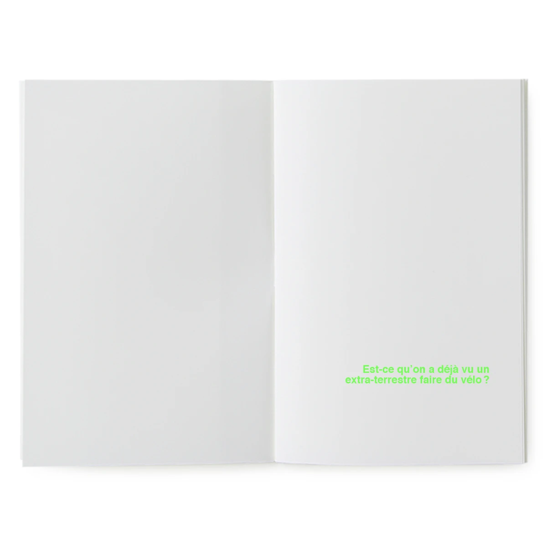 superéditions livre à illustrer que font les extraterrestres quand ils sont en vacances