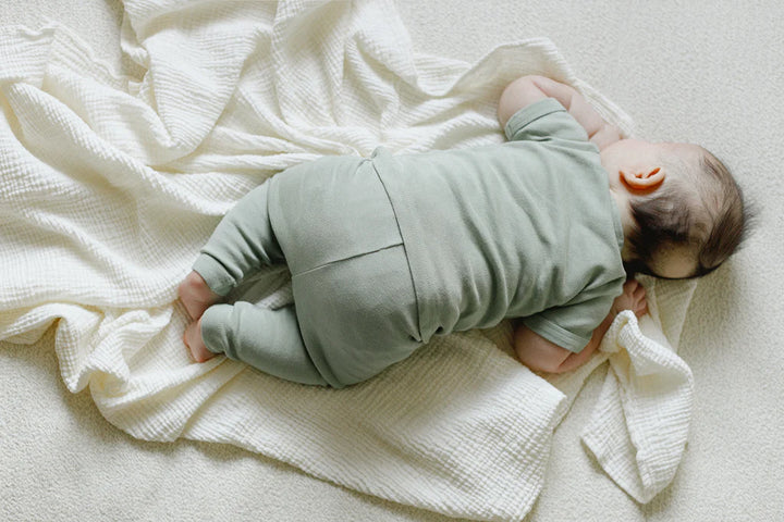 bébé avec Legging en coton vert
