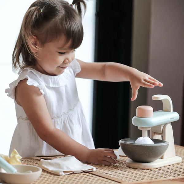 plan toys stand mixer set kid de pâtissier 3624
