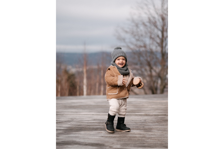 Enfants avec Wooden Story Hochet - Fieldfare