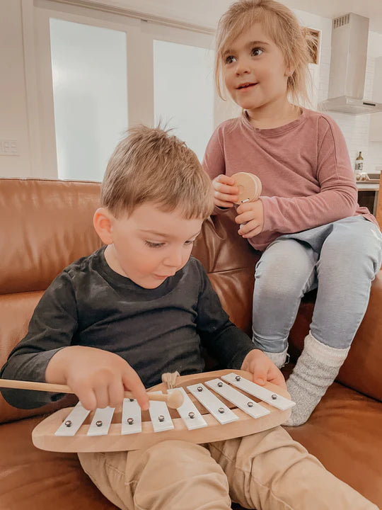 Enfants avec Mini Maestro Métallophone en bois