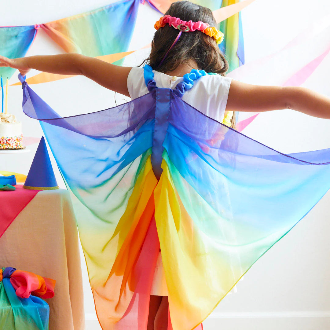 Fille avec Ailes de fée en soie arc-en-ciel