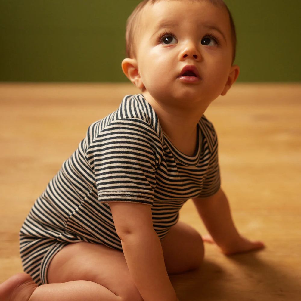 Bébé avec Body manches courtes Nature Baby en coton rayé marine
