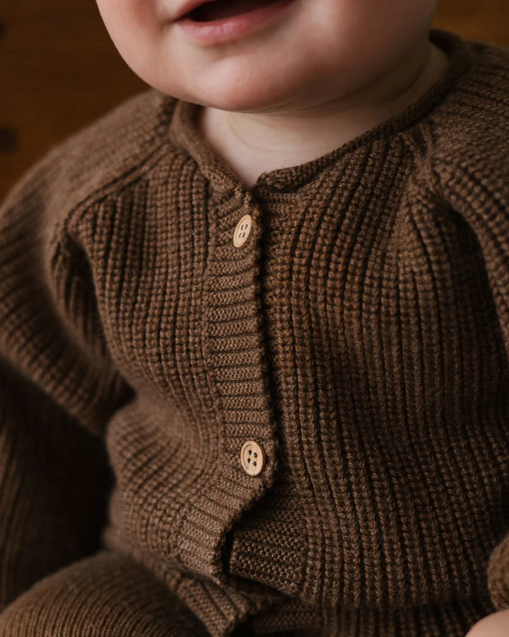Bébé avec Cardigan Hvid en laine mérinos moka