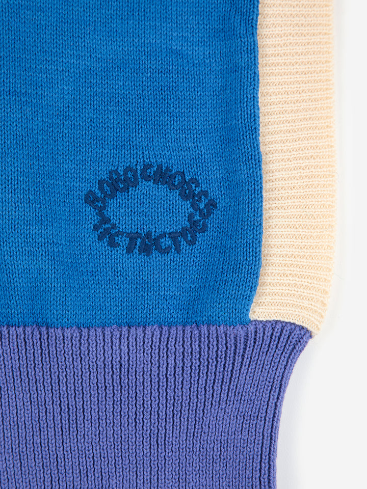 Détail de Balaclava Bobo Choses tricotée en coton bleu, violet et crème 