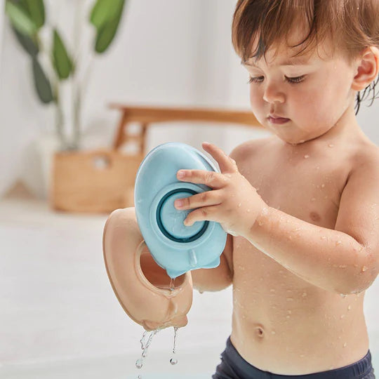Enfant avec Bateaux convertibles en caoutchouc Plan Toys