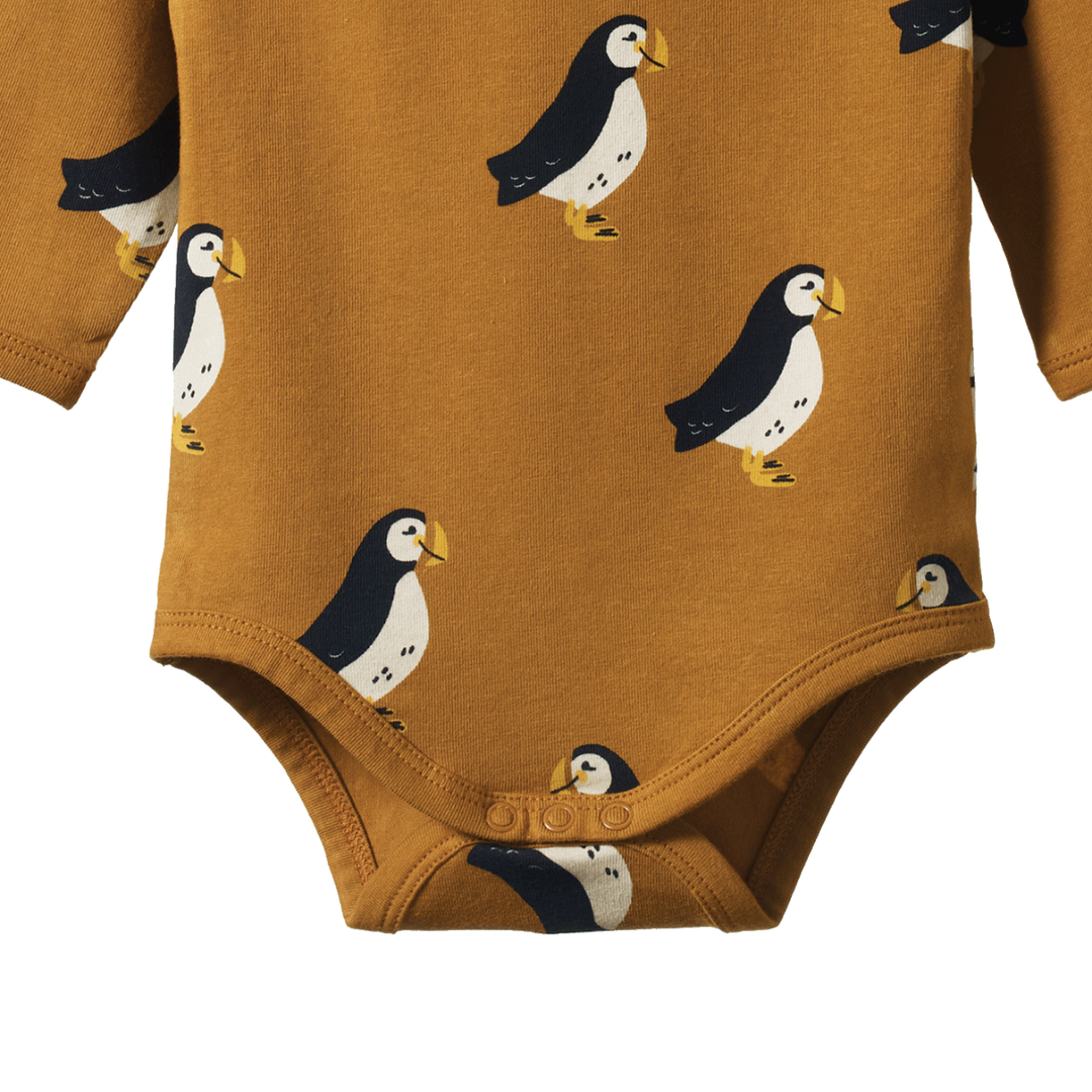 Détail de Body manches longues en coton caramel avec imprimé macareux