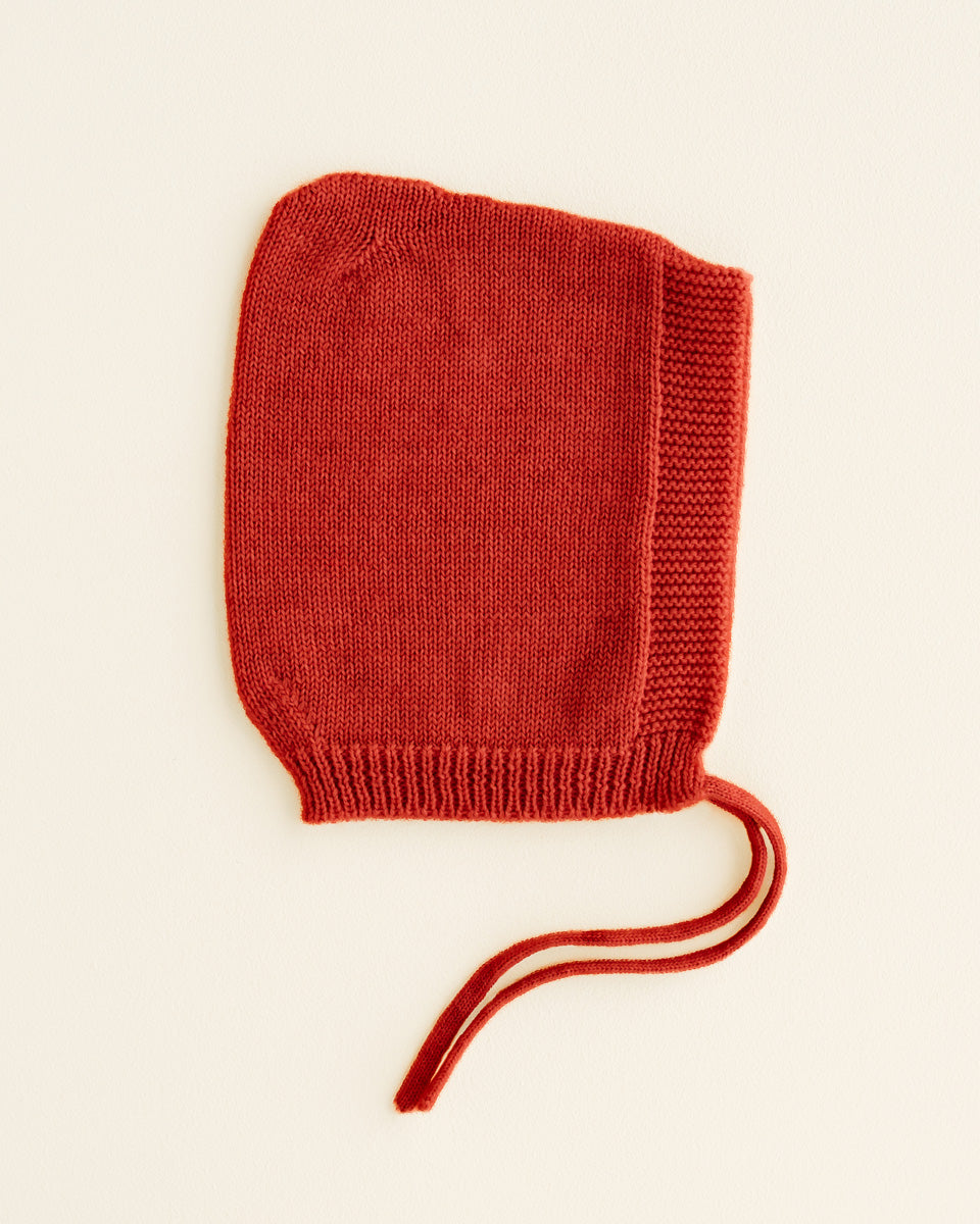 Bonnet tricoté en laine rouge