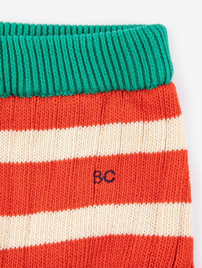 Détail de Cache-couche tricoté Bobo Choses en coton rayé rouge, blanc et vert