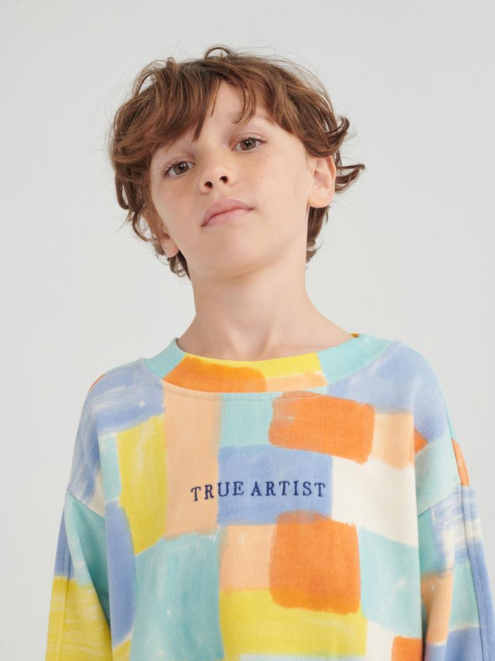 Garçon avec Chandail True Artist en coton ouaté coloré jaune, orange, bleu et blanc