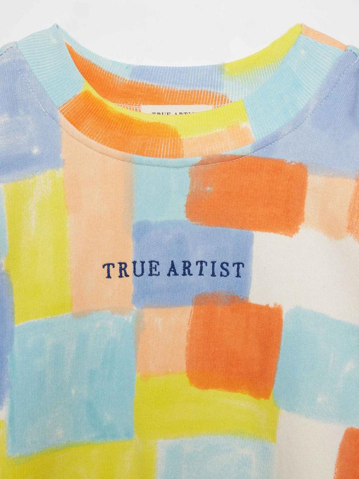 Détail de Chandail True Artist en coton ouaté coloré jaune, orange, bleu et blanc