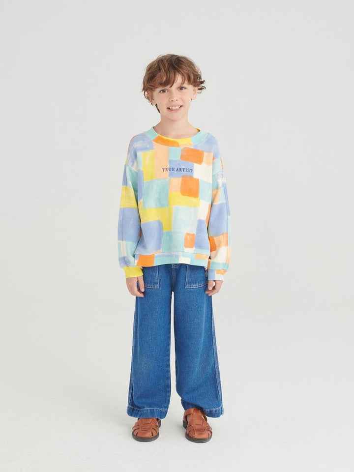 Garçon avec Chandail True Artist en coton ouaté coloré jaune, orange, bleu et blanc