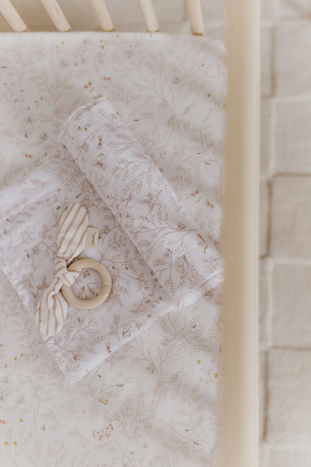 Couverture d'emmaillotage en mousseline avec motif jardin