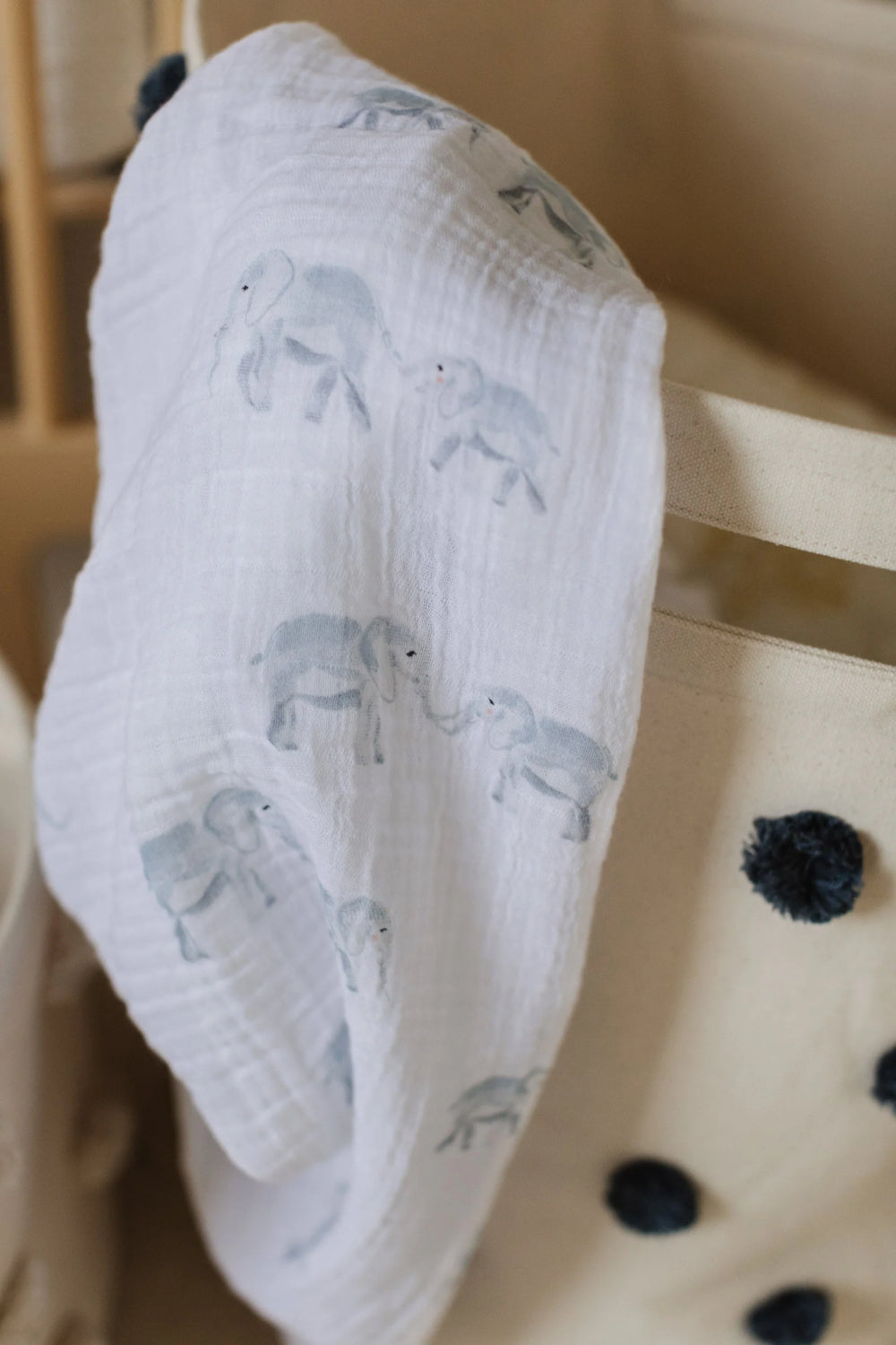 Couverture d'emmaillotage en mousseline avec motif éléphants